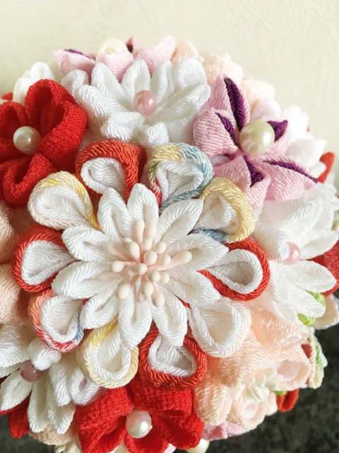 The Timeless Beauty of Tsumami Zaiku(つまみ細工): Japanese Fabric Art from Edo to Today